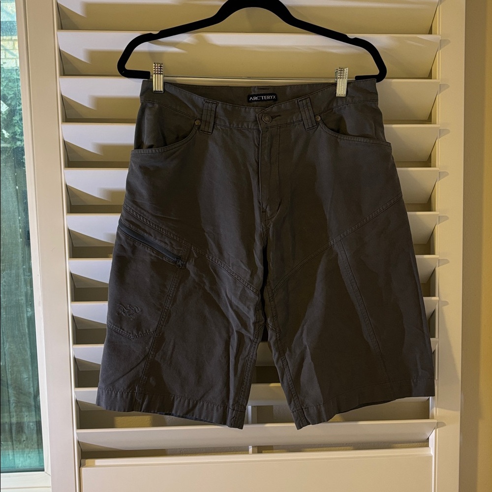 Arc’Teryx Shorts Size 32